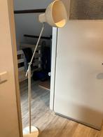 Vloerlamp Talitha, in witte kleur met hout, Huis en Inrichting, Lampen | Vloerlampen, Ophalen of Verzenden, Metaal