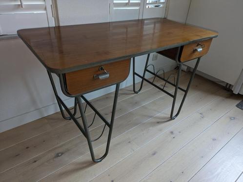 Vintage bureau met metalen buizenframe, 1950, Huis en Inrichting, Bureaus, Gebruikt, Bureau, Ophalen