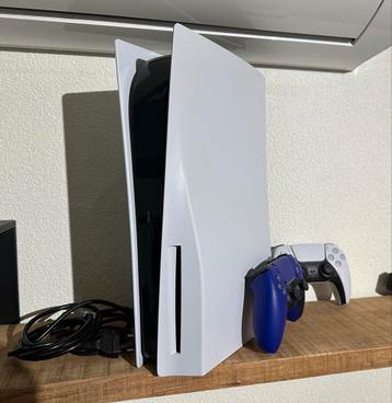 PS5 Disc Editie + 2 Controllers + Houder/Oplader beschikbaar voor biedingen