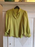 Bijzondere limekleurige blouse, wijde mouwen met manchetten, Kleding | Dames, Blouses en Tunieken, Ophalen of Verzenden, Zo goed als nieuw