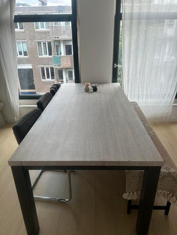 Grote eettafel met stalen poten (220x100) beschikbaar voor biedingen