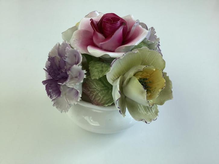 PORSELEIN ARISTOCRAT  EN STRAFFORDSHIRE "BLOEMEN", Antiek en Kunst, Antiek | Porselein, Ophalen of Verzenden