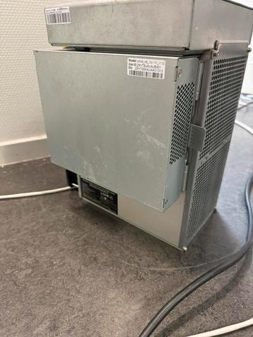 vier miners en acht PSU’s. crypto Antminer bitmain beschikbaar voor biedingen