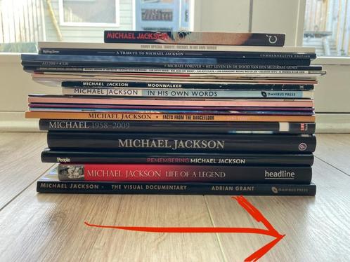 Collectie Michael Jackson 13 boeken en 10 tijdschriften, Boeken, Muziek, Zo goed als nieuw, Artiest, Ophalen