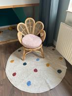 Rotan kinderstoel bloem - vintage stijl, Huis en Inrichting, Stoelen, Ophalen of Verzenden, Zo goed als nieuw, Riet of Rotan, Eén