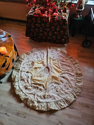 Prachtige grote vintage kerstboom rok beschikbaar voor biedingen