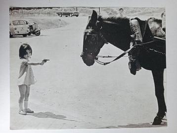 Fotogravure jaren 60/70 - Kind met speelgoedpistool beschikbaar voor biedingen