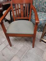 2 identieke stoelen., Ophalen