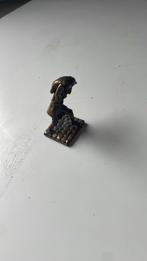 Antiek bronzen beeldje van een man met zak, Antiek en Kunst, Ophalen of Verzenden