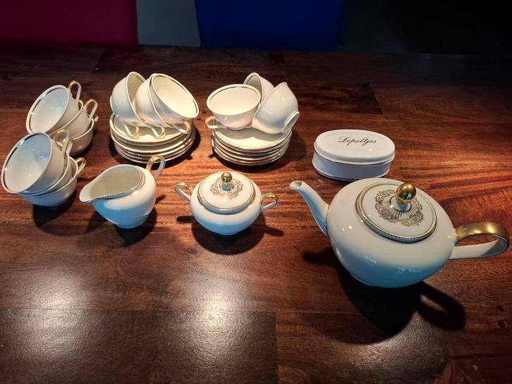 Elegant theeservies met gouden accenten, Antiek en Kunst, Antiek | Servies compleet, Ophalen