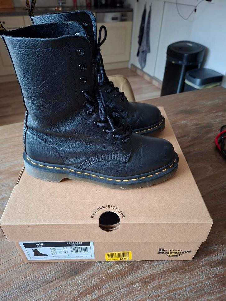 Dr. Martens 1490, Kleding | Dames, Schoenen, Zo goed als nieuw, Lage of Enkellaarzen, Zwart, Ophalen of Verzenden
