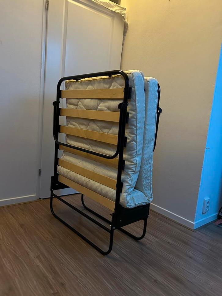 Twee opklapbare veldbedden met matras 80x190, Huis en Inrichting, Slaapkamer | Bedden, Gebruikt, Eenpersoons, 80 cm, 190 cm of minder