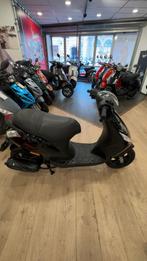 Piaggo Zip 2016, Fietsen en Brommers, Scooters | Piaggio, Ophalen, Maximaal 45 km/u, Zip, Zo goed als nieuw