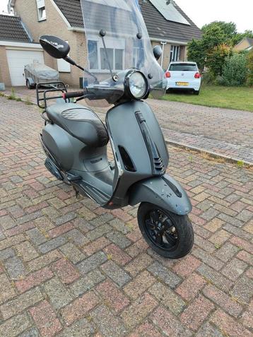 Vespa Primavera sprint 2014 23k km 4t brom *OPKNAPPER* beschikbaar voor biedingen