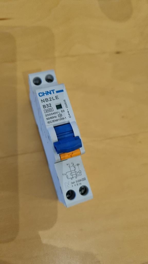 Chint Aardlekautomaat B 32A 30mA 1P+N, Doe-het-zelf en Verbouw, Elektra en Kabels, Ophalen of Verzenden, Zo goed als nieuw, Overige typen