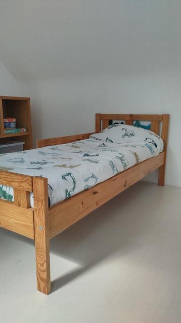 Peuterbed met matras, valhekje en lattenbodem, bed 180 x 80 beschikbaar voor biedingen