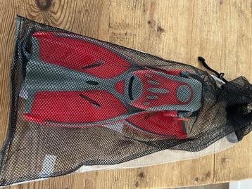 Rood-Grijze Flippers / Zwemvliezen | Kindermaat (EU 27-31) beschikbaar voor biedingen