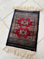 Klein Vloerkleed - 42x30 cm, Minder dan 50 cm, Gebruikt, Ophalen of Verzenden, Rechthoekig