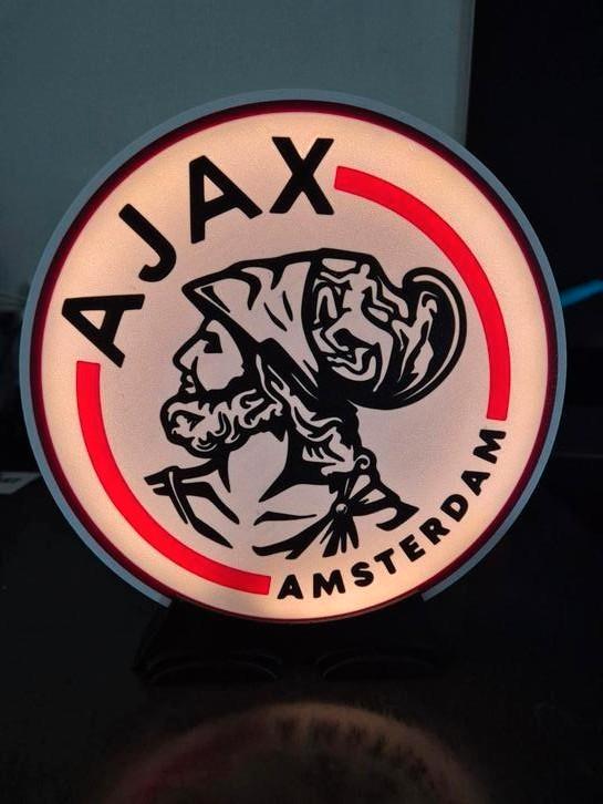 Stoere staande Ajax LED Lamp – 23 cm – USB-aansluiting, Huis en Inrichting, Lampen | Tafellampen, Nieuw, Minder dan 50 cm, Ophalen of Verzenden