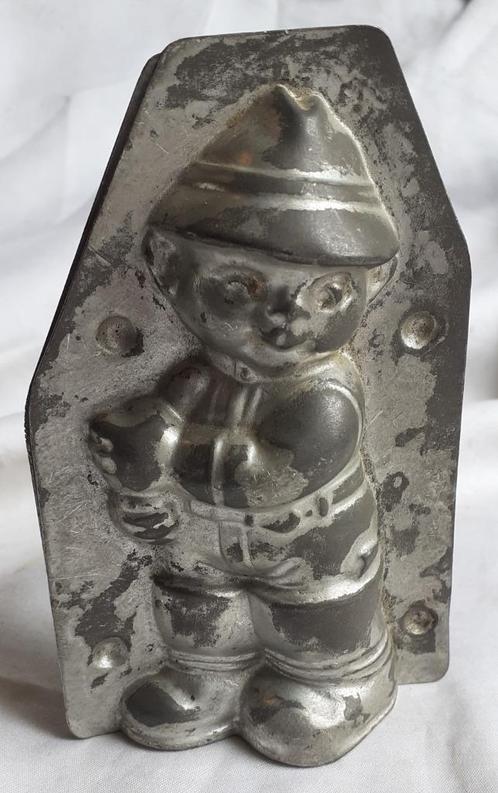 ANTIEKE chocoladevorm: JONGEN/MAN AAN HET VISSEN, Antiek en Kunst, Curiosa en Brocante, Ophalen of Verzenden