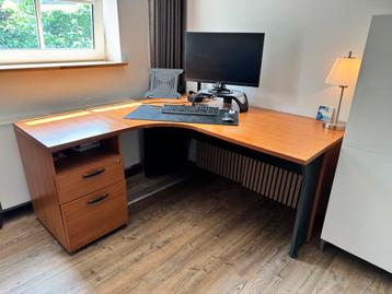 Hoek bureau met ladenblok