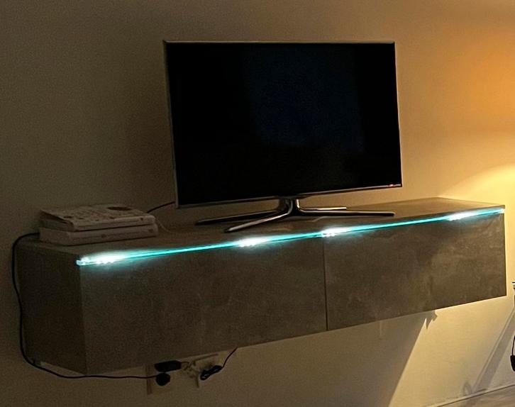 Tv meubel (Meubella) betonlook, Huis en Inrichting, Kasten | Televisiemeubels, Zo goed als nieuw, Ophalen of Verzenden