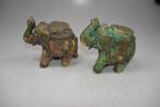2 Met de hand gemaakte houten olifantjes. Hand painted., Ophalen of Verzenden