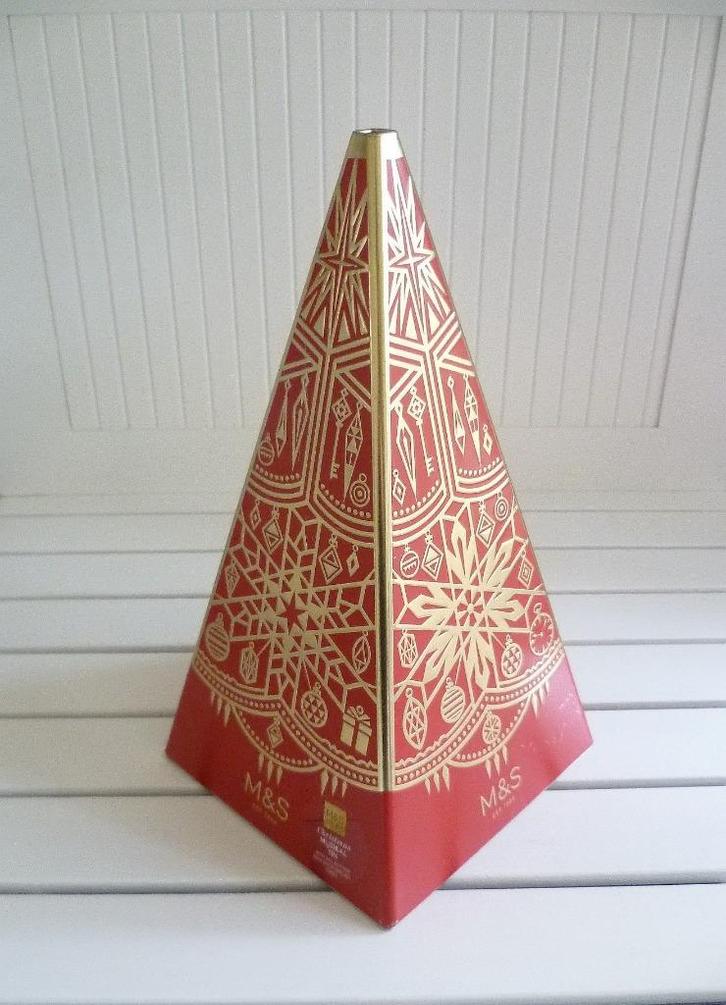 Kerst muziekblik piramide rood/goud (M&S) Marks & Spencer..., Verzamelen, Blikken, Gebruikt, Verzenden