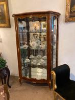 Prachtige gebogen vitrine vol met brons, Ophalen