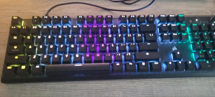 Corsair K70 Core RGB gaming Toetsenbord, Computers en Software, Toetsenborden, Zo goed als nieuw, Qwerty, Bedraad, Gaming toetsenbord