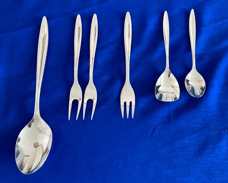 Keltum durfine P22 Fleurie: vleesvorkjes dinerlepel enz., Huis en Inrichting, Keuken | Bestek, Gebruikt, Los bestek, Rvs of Chroom