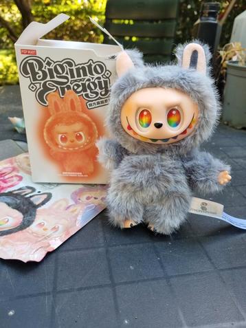 Labubu Biginto nergy secret editie!! beschikbaar voor biedingen
