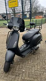 Vespa sprint 2019 50cc, Fietsen en Brommers, Scooters | Vespa, Ophalen, Zo goed als nieuw, Benzine, Vespa S