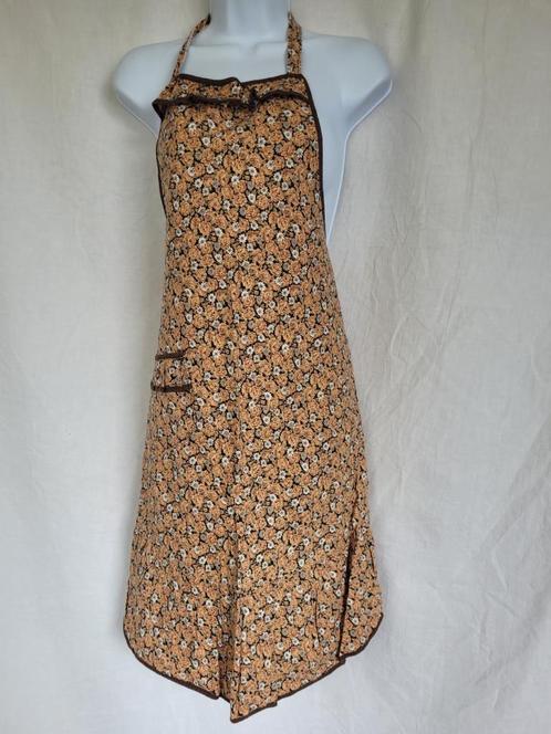 Leuk bruin jaren '60 schort met bloemetjes, Kleding | Dames, Carnavalskleding en Feestkleding, Zo goed als nieuw, Accessoires