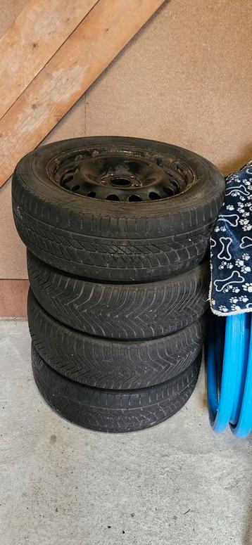 Stalen Velgen met Winterbanden 205/60R16 beschikbaar voor biedingen
