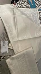 1 tafelloper en 4 servetten van v&b traviata ecru, Huis en Inrichting, Keuken | Textiel, Ophalen of Verzenden, Nieuw