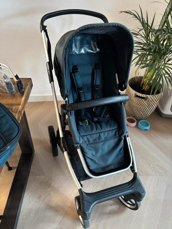 Thule Sleek Kinderwagen - Aluminium/Navy Blue, Kinderen en Baby's, Kinderwagens en Combinaties, Gebruikt, Combiwagen, Overige merken