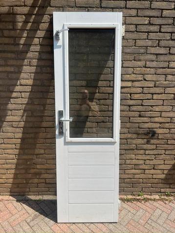 nette hardhouten achterdeur met dubbel glas beschikbaar voor biedingen