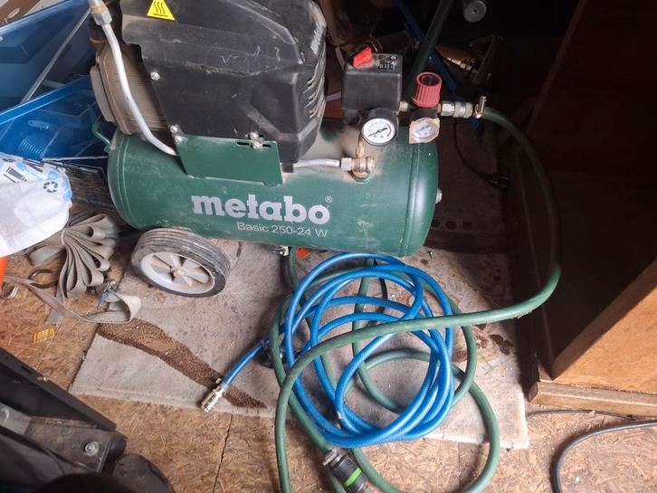 Metabo Basic 250-24 W Compressor, Doe-het-zelf en Verbouw, Compressors, Ophalen