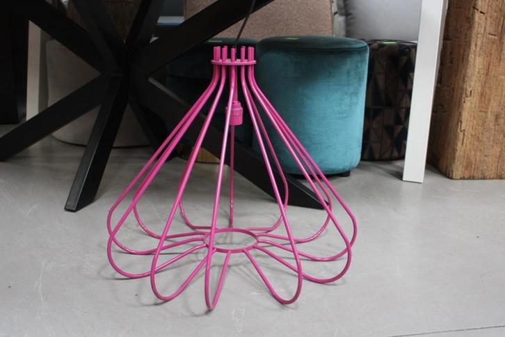 Leuke hippe ronde open metalen hanglamp Fuchsia roze lamp, Huis en Inrichting, Lampen | Hanglampen, Zo goed als nieuw, Minder dan 50 cm