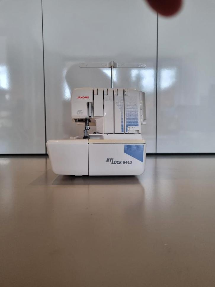 Janome MyLock 644D Lockmachine, Hobby en Vrije tijd, Naaimachines en Toebehoren, Zo goed als nieuw, Lockmachine, Janome, Ophalen
