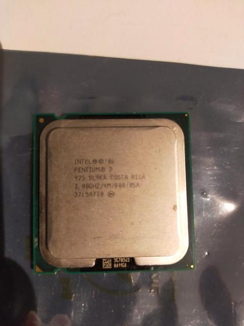 Intel Pentium D Dual-Core CPU – LGA775, 2006 Era, Computers en Software, Processors, Zo goed als nieuw, 2-core, 2 tot 3 Ghz, Ophalen of Verzenden