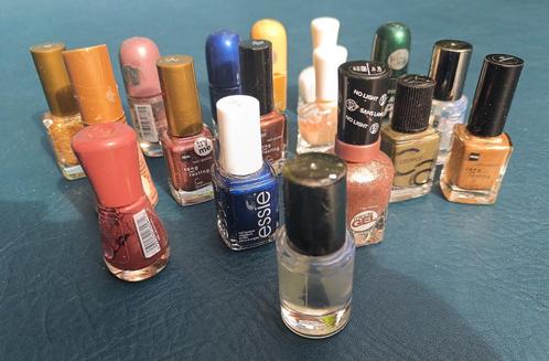 17 flesjes nagellak, Sieraden, Tassen en Uiterlijk, Uiterlijk | Cosmetica en Make-up, Zo goed als nieuw, Make-up, Handen en Nagels