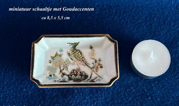 Japans Saji Fine China Miniatuur schaaltje 8,5x5,5 Pauw Goud, Antiek en Kunst, Antiek | Porselein, Ophalen