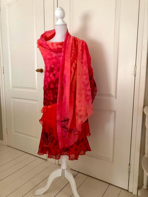 Desigual Jurk & Omslagdoek / Rood / Roze / Oranje / Zalm, Kleding | Dames, Jurken, Zo goed als nieuw, Maat 42/44 (L), Rood, Onder de knie