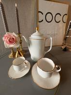 Elegant Wit Porseleinen thee/koffiepot + 2 kop en schotels, Ophalen of Verzenden, Zo goed als nieuw, Effen, Kop(pen) en/of Schotel(s)
