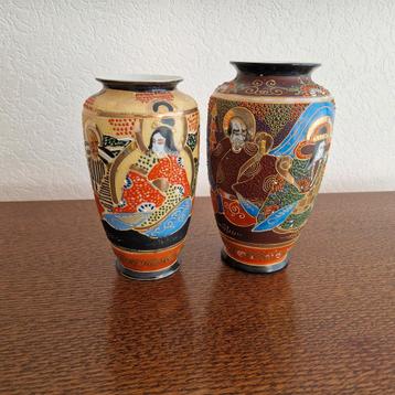 2 Japanse vazen beschikbaar voor biedingen