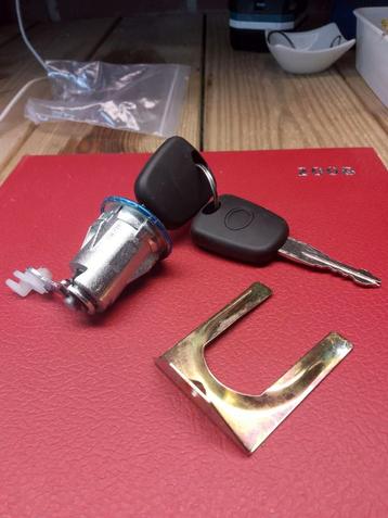 Portierslot voorportier Peugeot 107 Citroen C1 Toyota Aygo beschikbaar voor biedingen