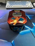 Pokémon tin inclusief sleeves, Ophalen of Verzenden, Sleeves of Kaarthoesjes