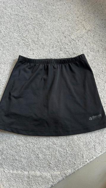 Reece hockey rokje zwart maat 152 beschikbaar voor biedingen